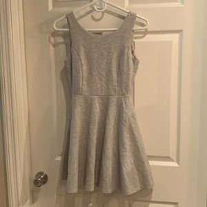 Lulu’s gray medium dress with pockets!